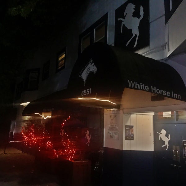 10/20/2019에 Sean R.님이 White Horse Bar에서 찍은 사진