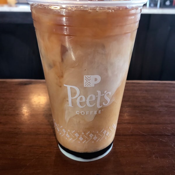 Снимок сделан в Peet&#39;s Coffee &amp; Tea пользователем Sean R. 1/1/2019