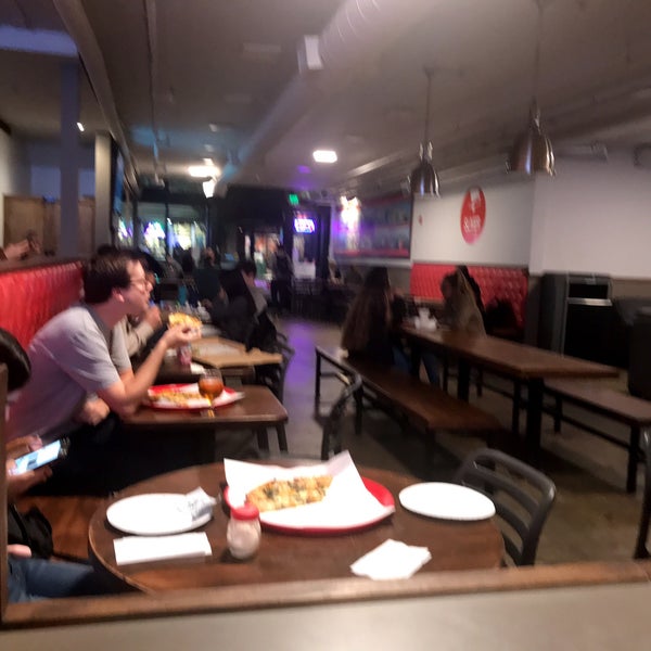 11/16/2019にSean R.がSliver Pizzeriaで撮った写真