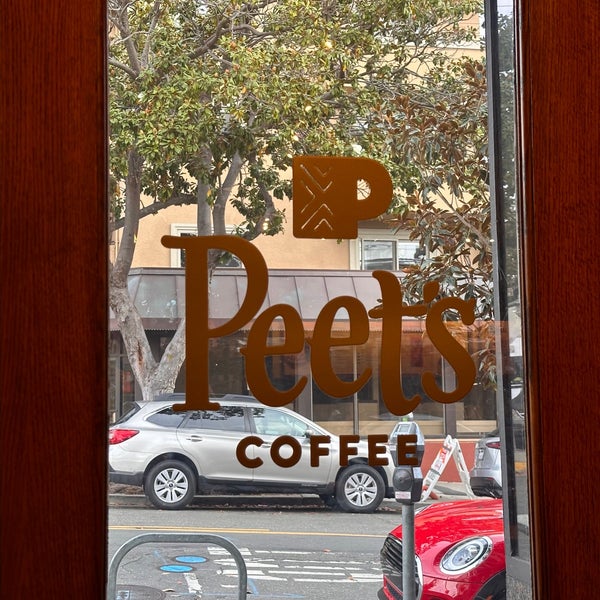 Photo taken at Peet&#39;s Coffee &amp; Tea by Sean R. on 10/21/2023