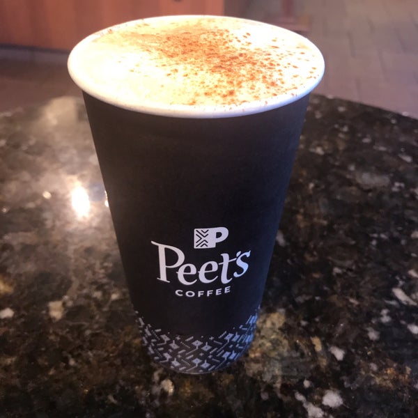 Снимок сделан в Peet&#39;s Coffee &amp; Tea пользователем Sean R. 4/25/2019