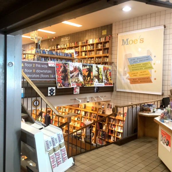 Foto tirada no(a) Moe&#39;s Books por Sean R. em 6/6/2019