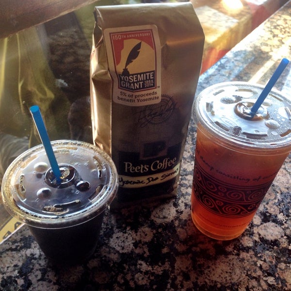 Photo taken at Peet&#39;s Coffee &amp; Tea by Sean R. on 9/14/2014