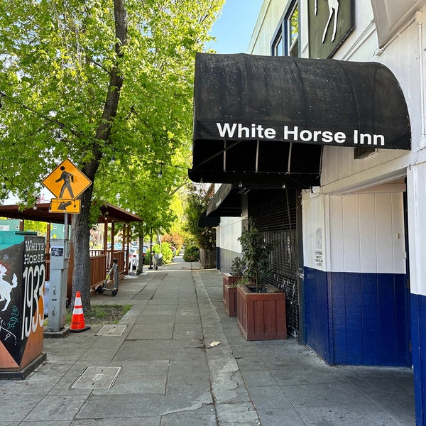 Foto scattata a White Horse Bar da Sean R. il 5/8/2023