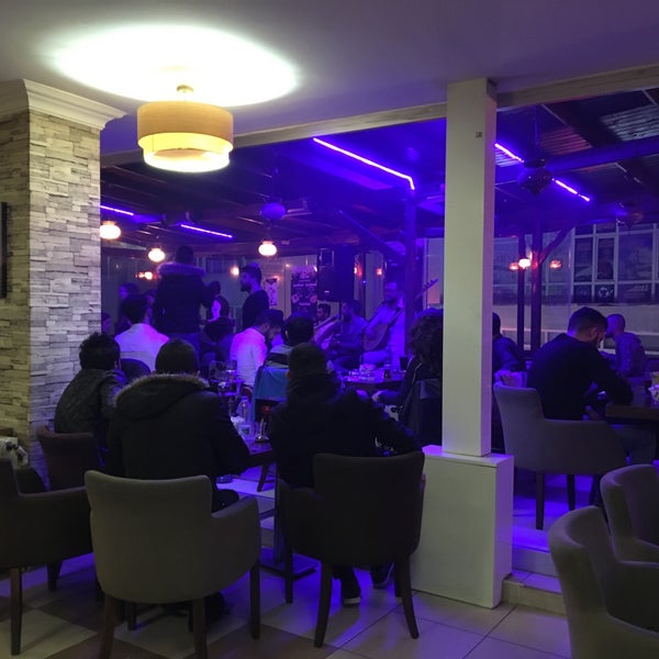 Das Foto wurde bei Fethiye Cafe von KASABANIN ŞERİFİ am 12/17/2017 aufgenommen