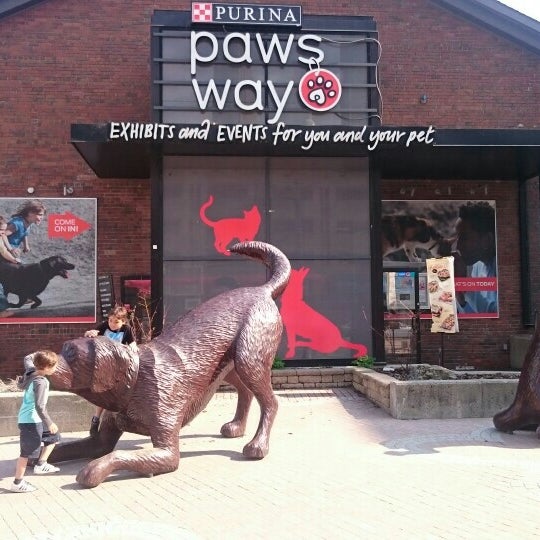 Photo taken at PawsWay by Danilo N. on 5/10/2015