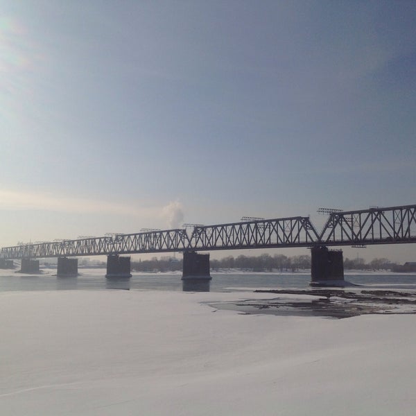 Памятник мосту в Новосибирске