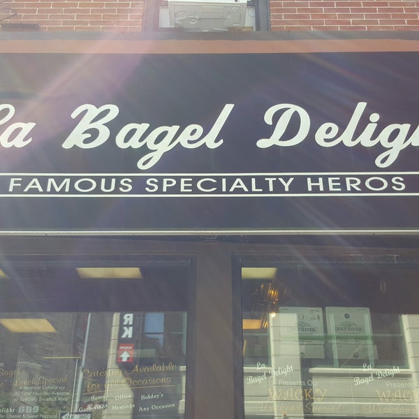 Photo taken at La Bagel Delight by Maria S. on 8/5/2016