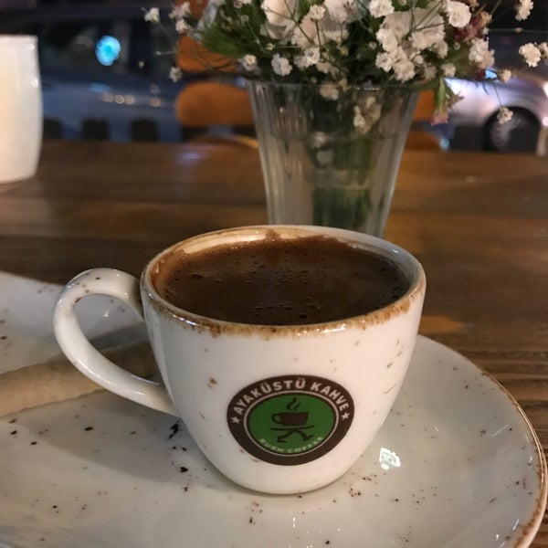 3/26/2018 tarihinde Fatma A.ziyaretçi tarafından Ayaküstü Kahve'de çekilen fotoğraf