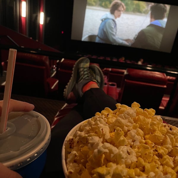 Village Pointe Cinema West Omaha 21 tips