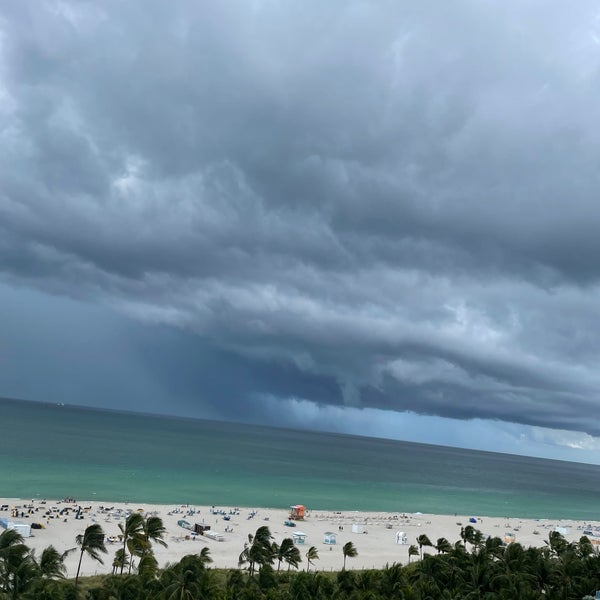 รูปภาพถ่ายที่ Loews Miami Beach Hotel โดย Samantha N. เมื่อ 9/18/2022