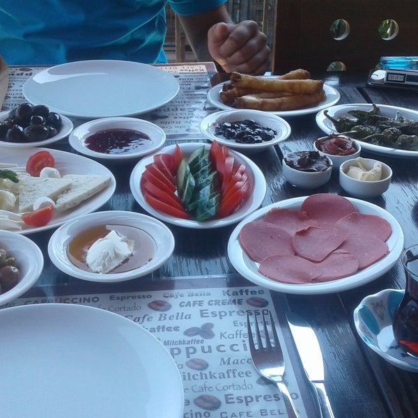 Foto tirada no(a) Countryranch Atlıspor Kulubü, Restaurant ve Köpek Oteli por Turan s. em 9/23/2016