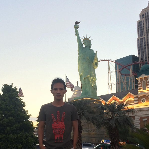 Photo taken at New York-New York Hotel &amp; Casino by NontthepCool on 9/7/2015