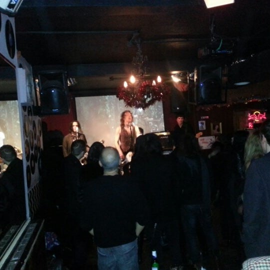 Foto scattata a 12 Bar Club da Gökhan T. il 1/19/2013