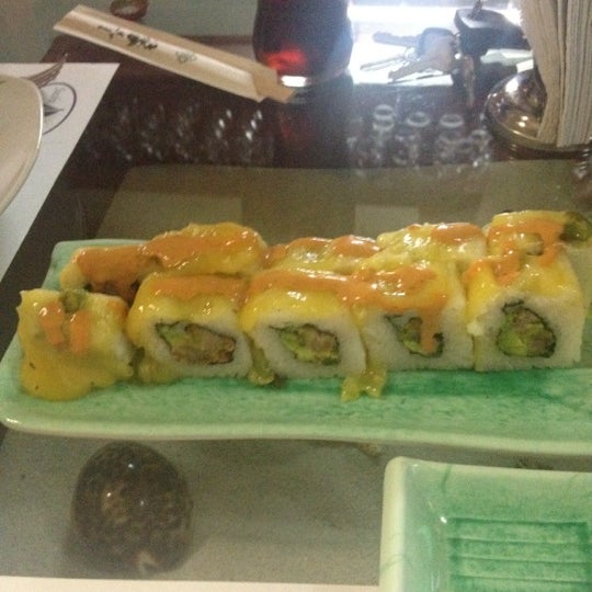 El sushi Luna Roll (arrachera empanizada, aguacate y queso manchego) es lo más delicioso que hay en el mundo, y el tempura ni se diga, todo un deleite comer aquí.