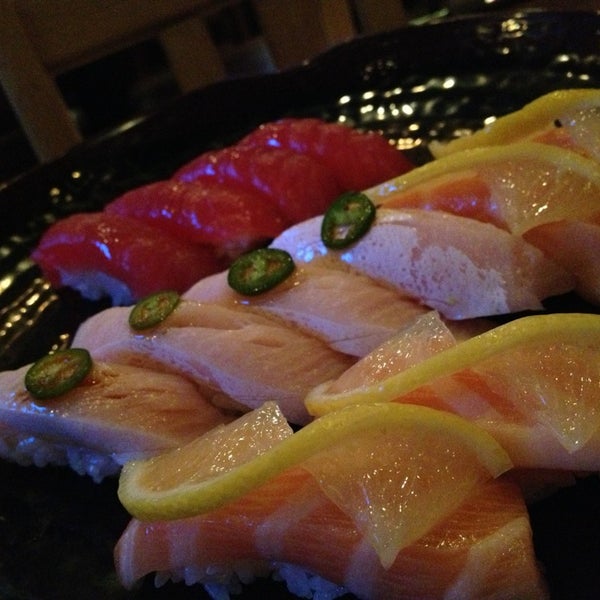 รูปภาพถ่ายที่ Sushi Koma โดย Zarutobiiz เมื่อ 1/28/2013