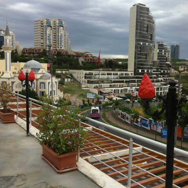 Das Foto wurde bei Balkon von ⚜️HALIL BAYRAMOĞLU⚜️ am 6/2/2013 aufgenommen
