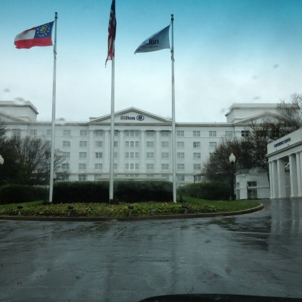 รูปภาพถ่ายที่ Hilton โดย David J. เมื่อ 2/11/2013