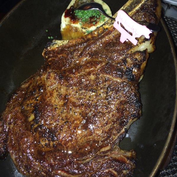 Foto tomada en BLT Steak  por Karen D. el 3/6/2016