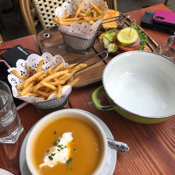 6/25/2019 tarihinde Karen D.ziyaretçi tarafından Cafe du Soleil'de çekilen fotoğraf