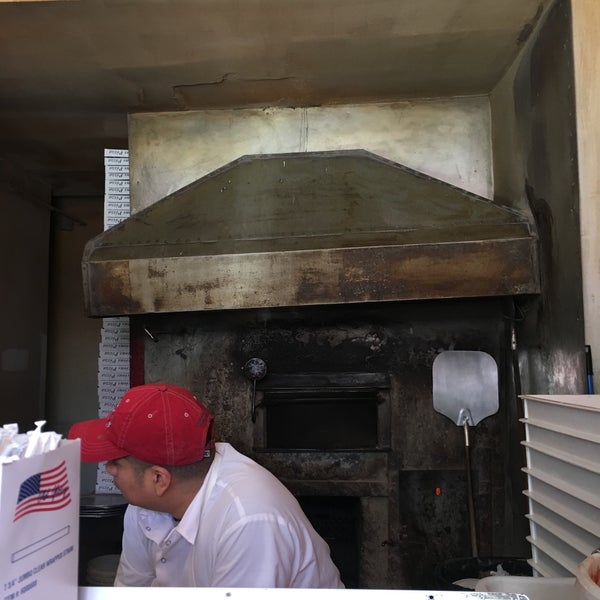 Снимок сделан в Patsy&#39;s Pizza - East Harlem пользователем Karen D. 3/18/2018