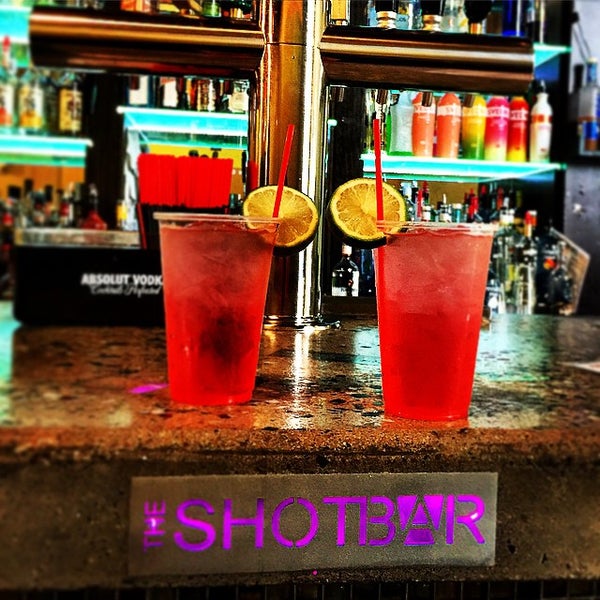 Photo prise au The Shot Bar par The Shot Bar le5/29/2015