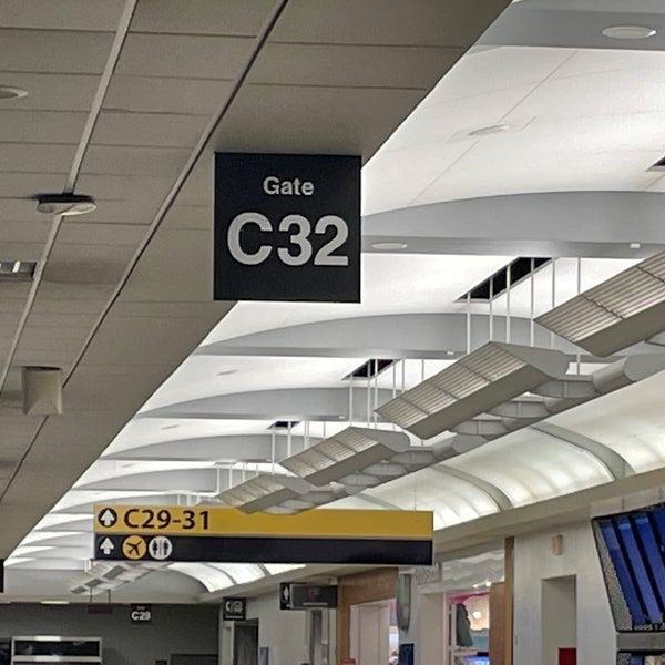 Gate C32 - Airport Gate