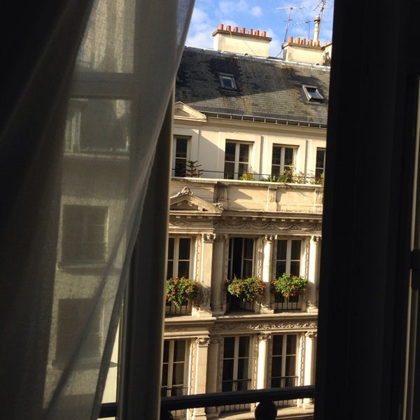 Foto diambil di K+K Hotel Cayré Paris oleh Tanya Z. pada 11/19/2013