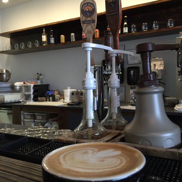 Foto diambil di BREW | Coffee Bar oleh Lee M. pada 1/24/2015
