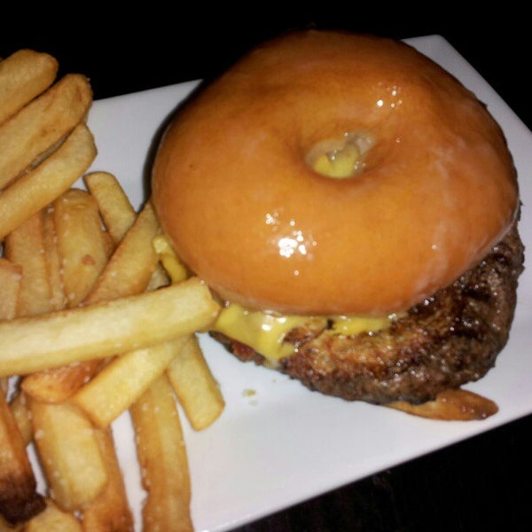 2/19/2013 tarihinde ᴡ Y.ziyaretçi tarafından The Burger Bistro'de çekilen fotoğraf
