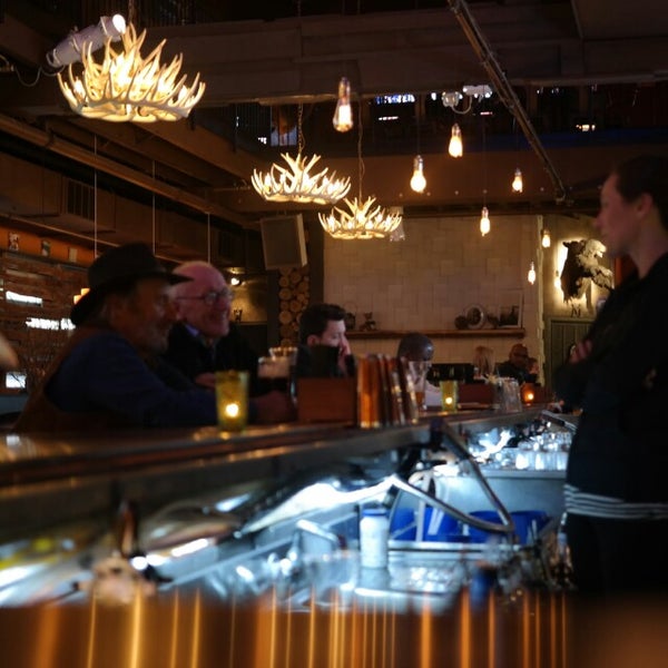 4/10/2014에 Atakorn T.님이 The Lodge Bar + Grill에서 찍은 사진
