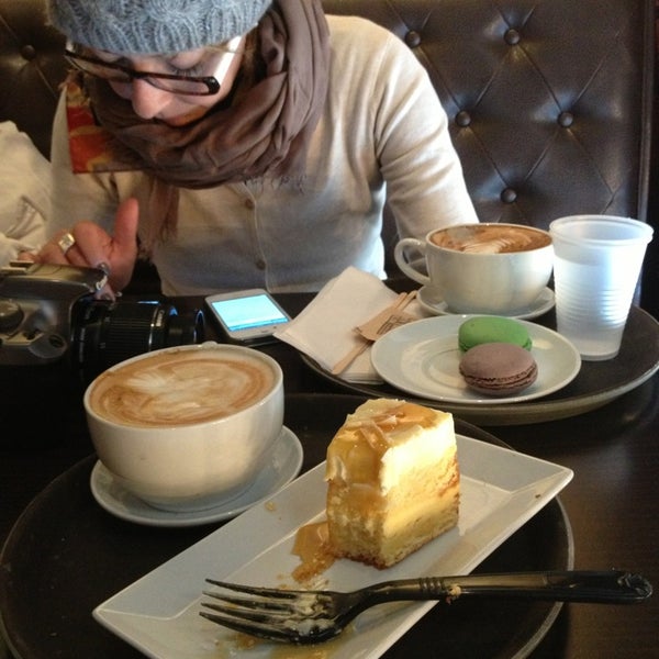 2/22/2013 tarihinde Kirill I.ziyaretçi tarafından Crave Espresso Bar'de çekilen fotoğraf