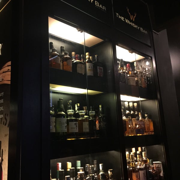 2/26/2017 tarihinde Arthur S.ziyaretçi tarafından The Whisky Bar KL'de çekilen fotoğraf
