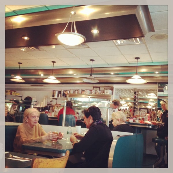 11/6/2013 tarihinde Abby A.ziyaretçi tarafından Viand Cafe'de çekilen fotoğraf