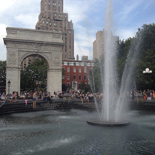 Washington Square Fountain Fountain in New York