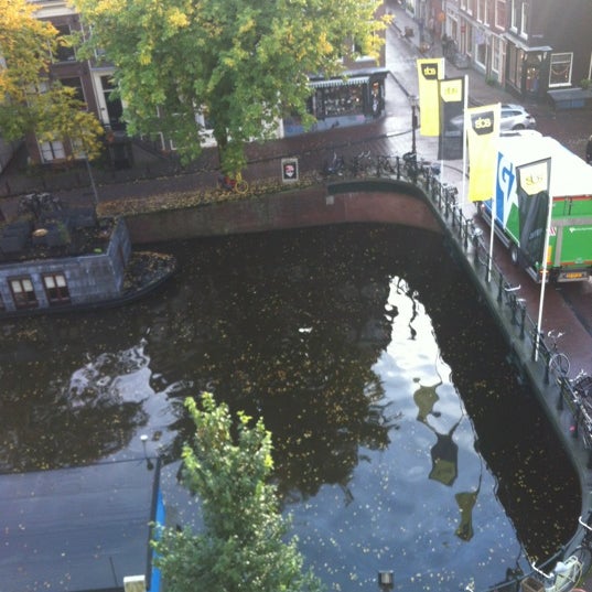 Foto tomada en Amsterdam Wiechmann Hotel  por Yulia K. el 10/19/2012