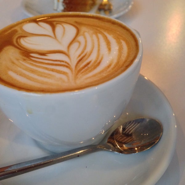 Photo taken at Tamper! Espresso Bar by Sven L. on 11/22/2014