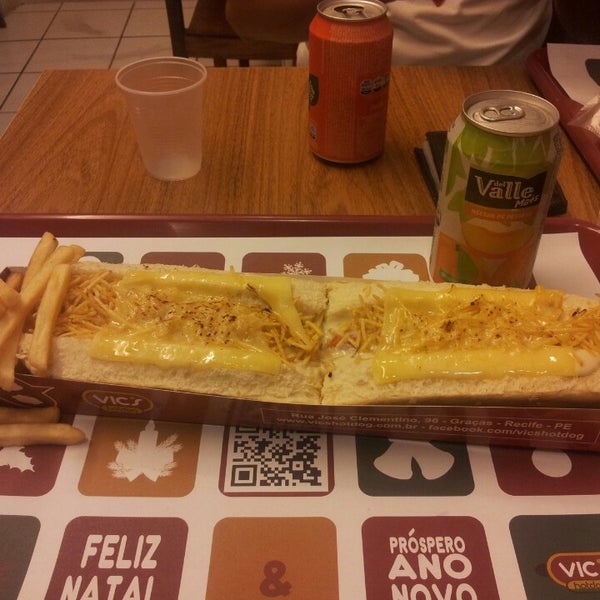 12/28/2013 tarihinde José Arteiro T.ziyaretçi tarafından Vic&#39;s Hot Dog Gourmet'de çekilen fotoğraf