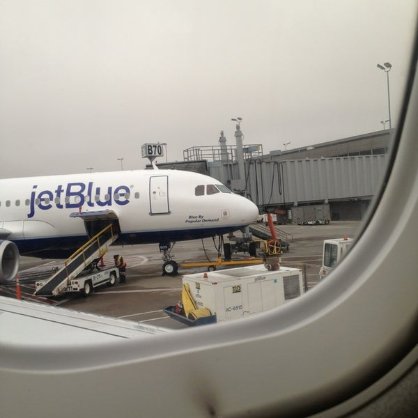 Fotos en jetBlue Airways - Flight B6 1304 (IAD \u003e JFK) - Avión en Sterling