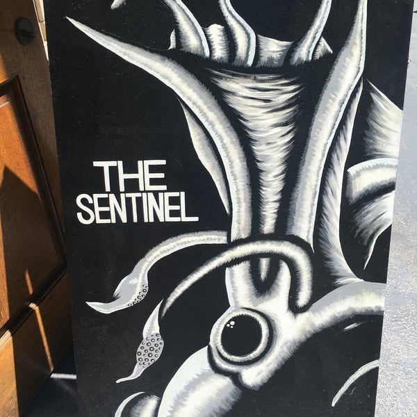 รูปภาพถ่ายที่ The Sentinel โดย Ben 🐱 W. เมื่อ 7/25/2016