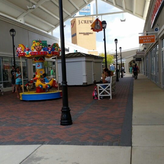 Photo taken at Outlets Of Mississippi by Ketina M on 8/17/2014