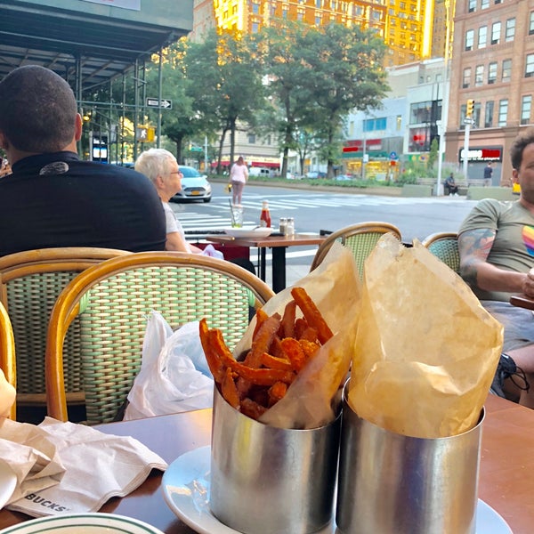 7/8/2018 tarihinde Can E.ziyaretçi tarafından 5 Napkin Burger'de çekilen fotoğraf
