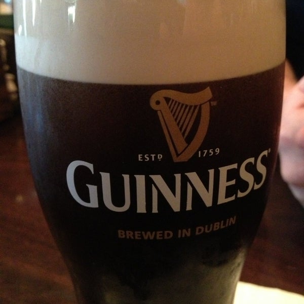 Foto diambil di O&#39;Sullivan&#39;s Irish Pub &amp; Restaurant oleh Tom S. pada 8/30/2013