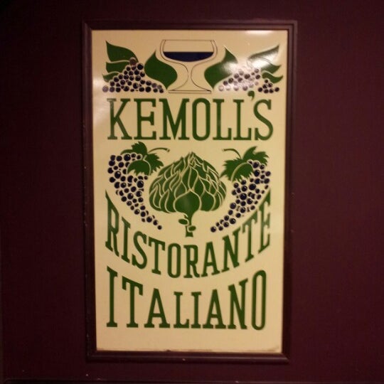Foto tomada en Kemoll&#39;s Italian Restaurant  por Chris B. el 9/27/2012