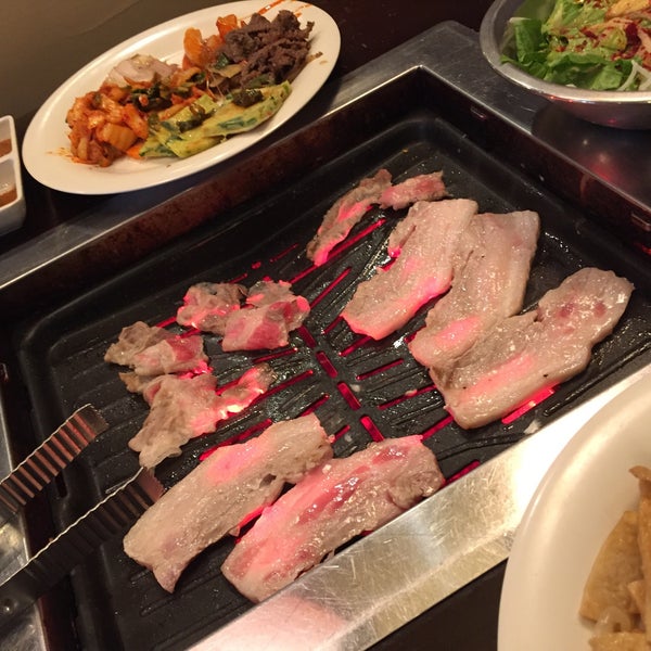3/26/2016 tarihinde Travis C.ziyaretçi tarafından Sura Korean BBQ Buffet'de çekilen fotoğraf