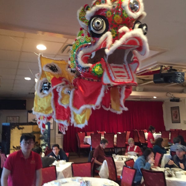รูปภาพถ่ายที่ Kirin Court Chinese Restaurant โดย Travis C. เมื่อ 1/21/2017
