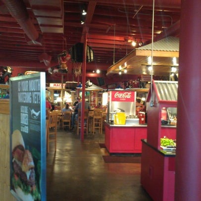 Photo taken at Fuddruckers by Catherine A. on 9/19/2012