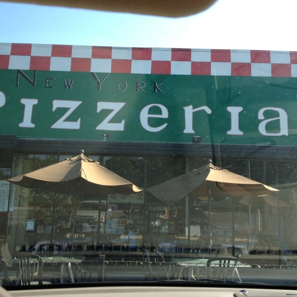 8/11/2013 tarihinde Kay K.ziyaretçi tarafından Giovanni&#39;s Old World New York Pizzeria'de çekilen fotoğraf