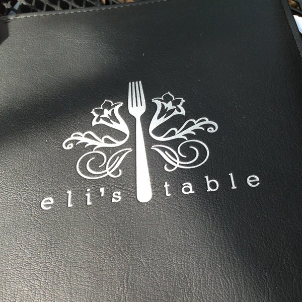 รูปภาพถ่ายที่ Eli&#39;s Table โดย Molly K. เมื่อ 5/23/2013