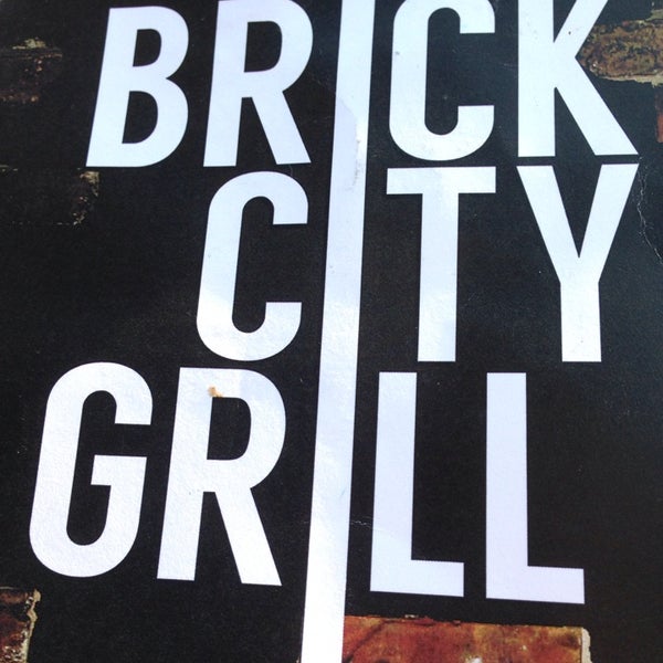 Foto tirada no(a) Brick City Grill por Becky V. em 7/20/2014